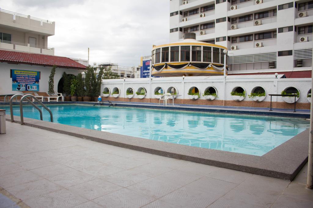 Sripattana Hotel Nakhonratchasima Exterior photo