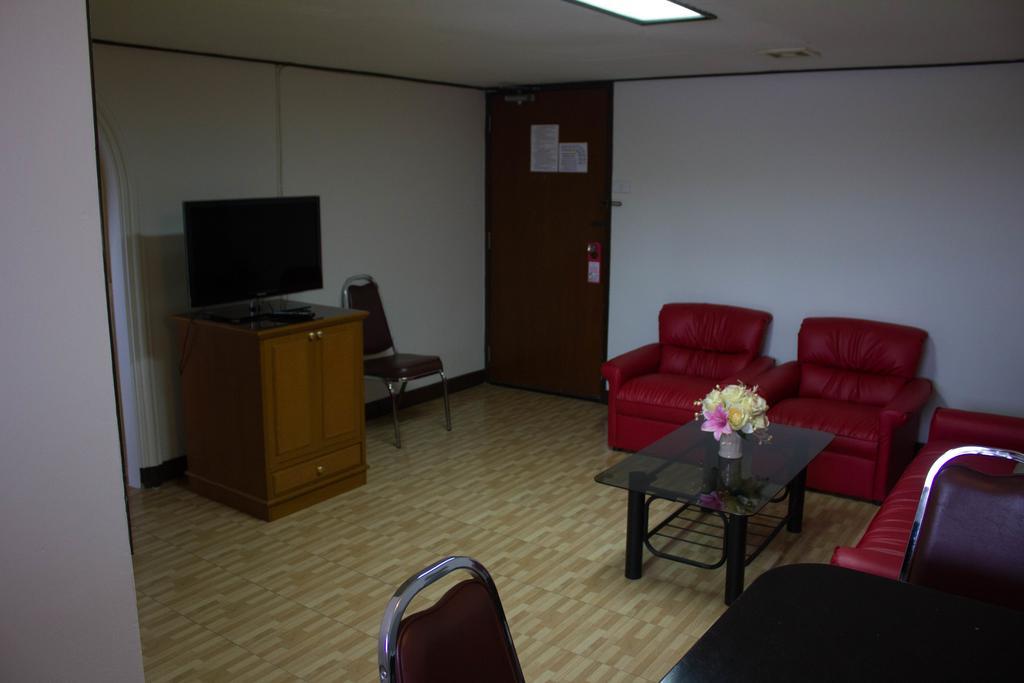 Sripattana Hotel Nakhonratchasima Exterior photo
